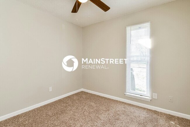 Building Photo - 3 Bedroom Pet-Friendly Home in Memphis, TN with Main Street Renewal