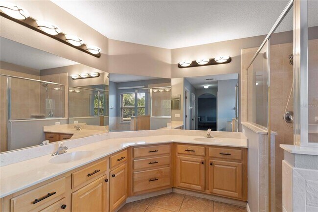 Building Photo - 9797 Portofino Dr