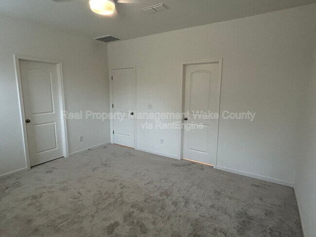 Building Photo - 403 St Clair Dr