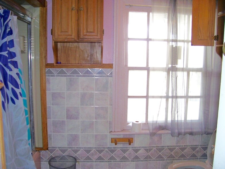 Building Photo - 2403 South Ave