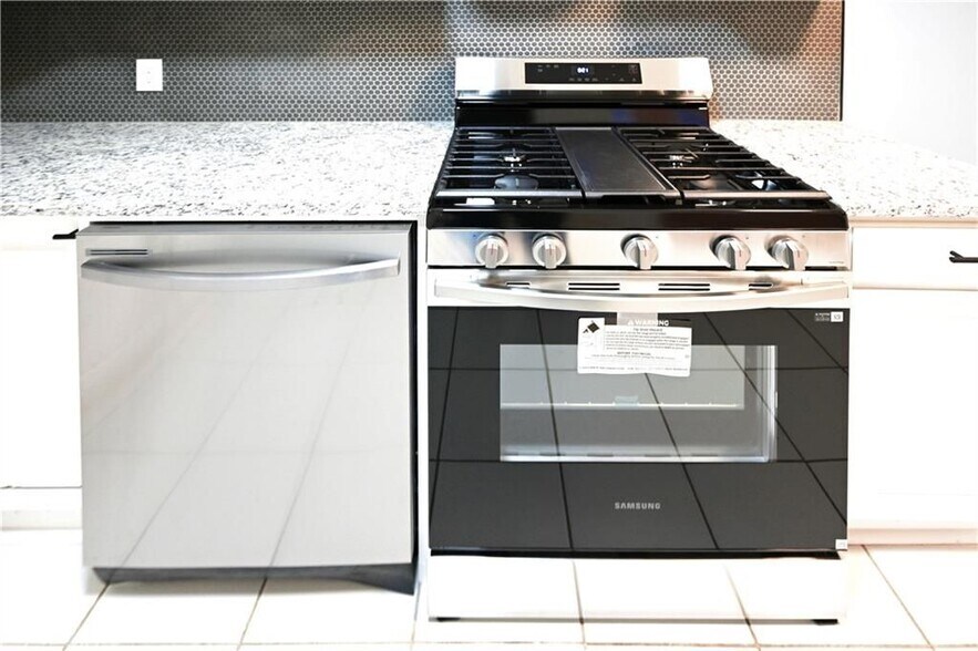 Building Photo - 88 Lucia Dr SE