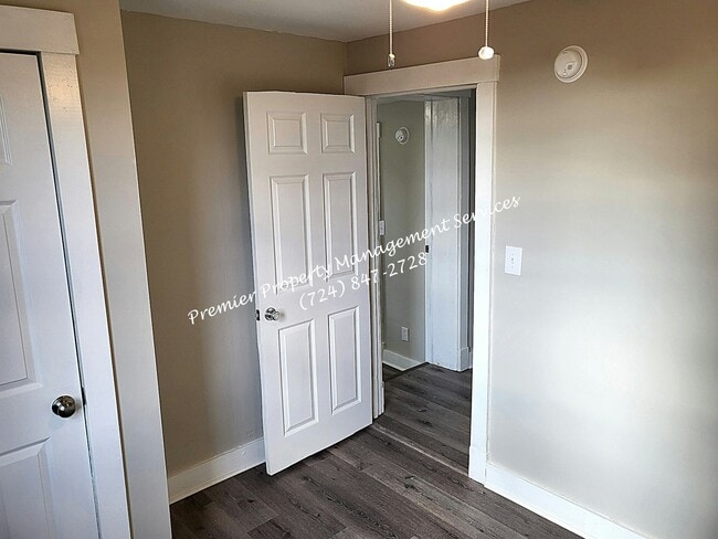 Building Photo - 1390 Barclay Hill Rd