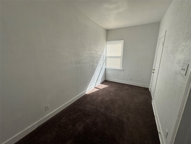 Building Photo - 112 Pineview Dr