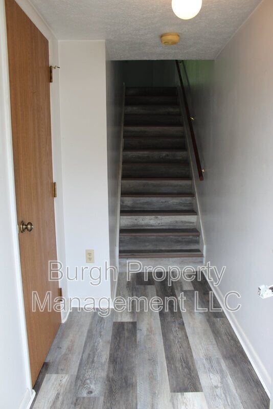 Building Photo - 501 Tyler Dr