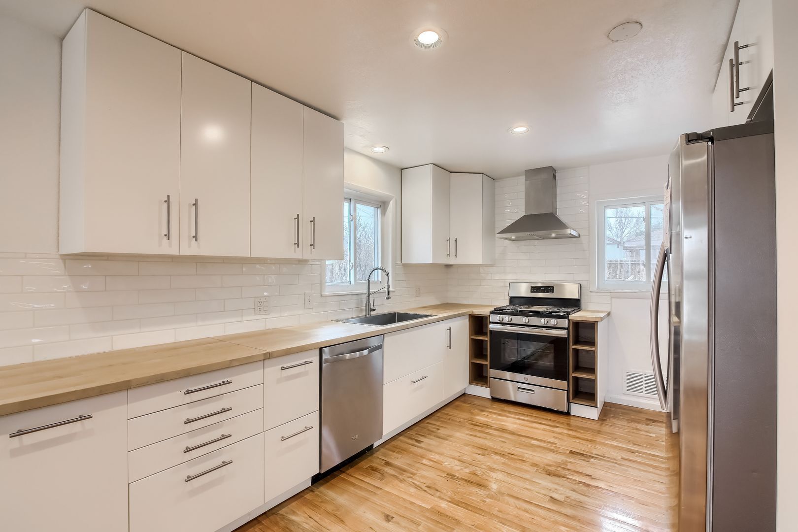 Building Photo - 207 Teal St