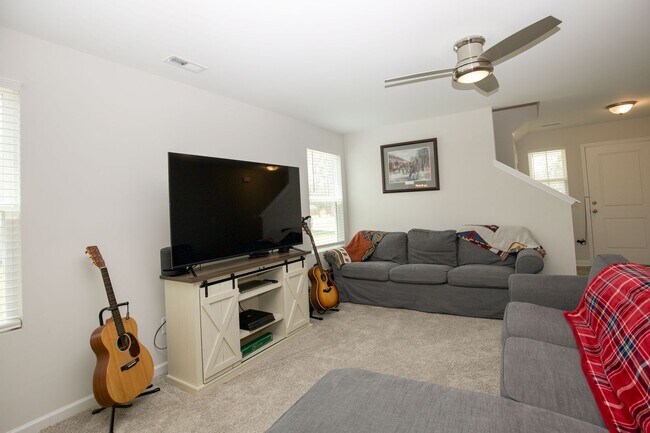 Building Photo - Coming up soon!!!!Centric beautiful proper...
