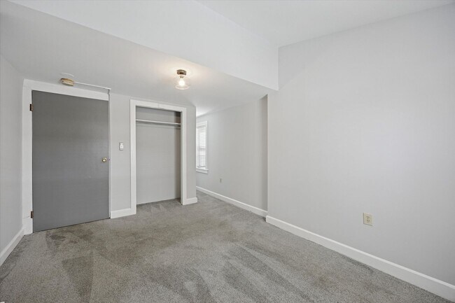 Building Photo - 117 E Miner St