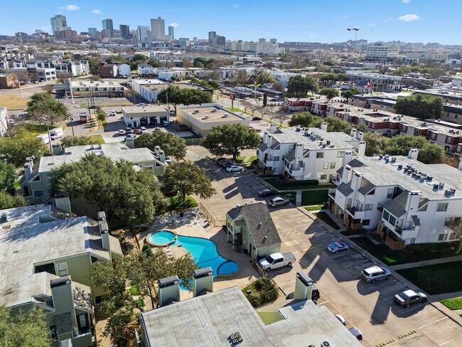 Building Photo - 3101 Sondra Dr