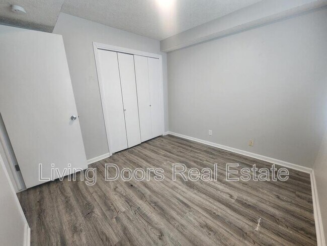 Building Photo - 660 S 20th St