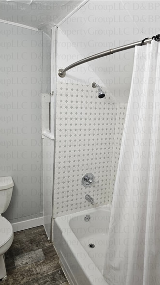 Building Photo - 939 Baraga St NE