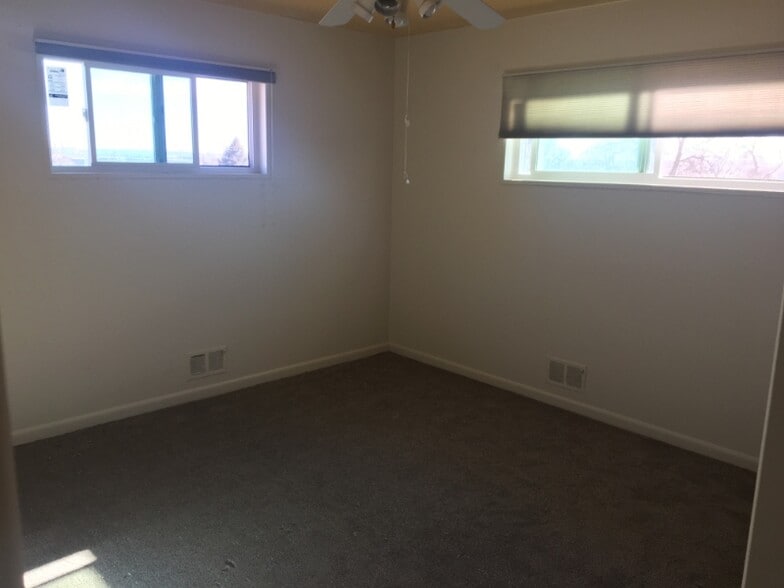 Building Photo - 481 W 70th Pl