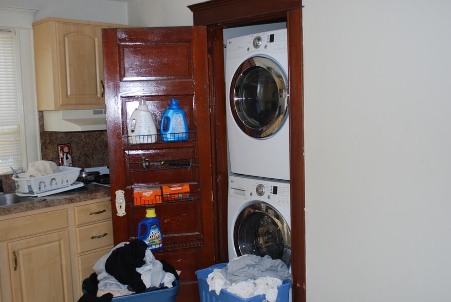 Washer & Dryer In the Unit - 111 S Main St
