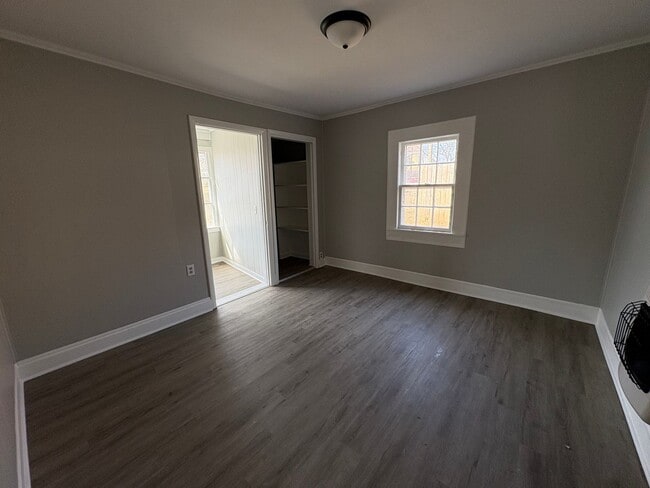 Building Photo - 611 E Main St