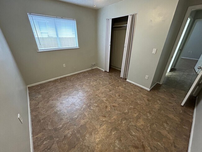 Building Photo - 530 5th Ave W