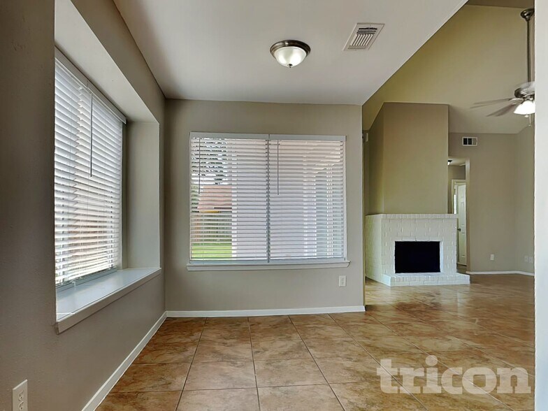 Building Photo - 13175 Pebblewalk Cir S