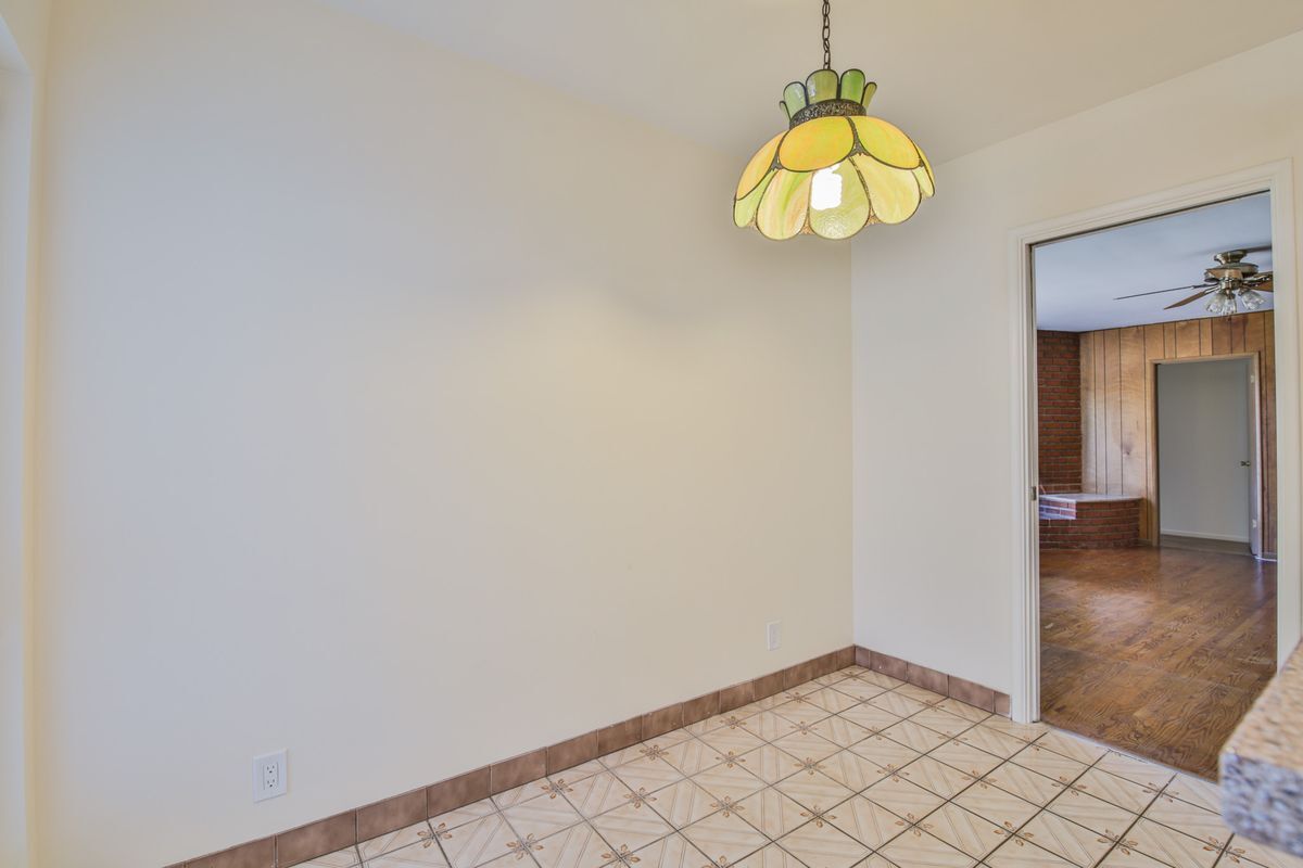 Building Photo - 3744 Pine Ave