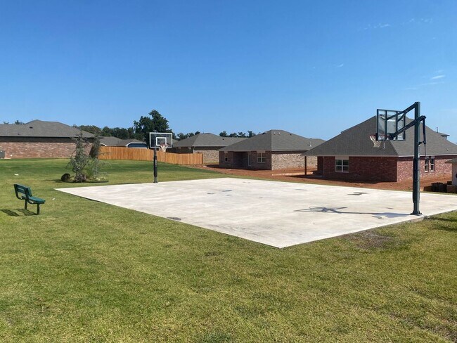 Building Photo - 3 Bedroom 2 Bathroom 2 Car Garage Home in Oakdale School District