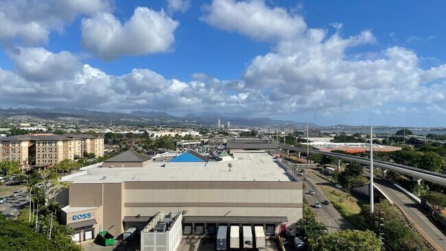 Building Photo - 1060 Kamehameha Hwy