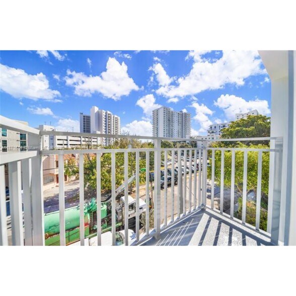 Building Photo - 1536 NW 15th Ave