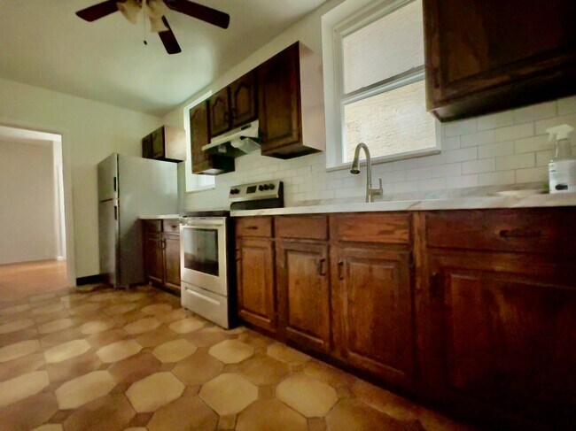 Building Photo - 2476 Arthur Ave