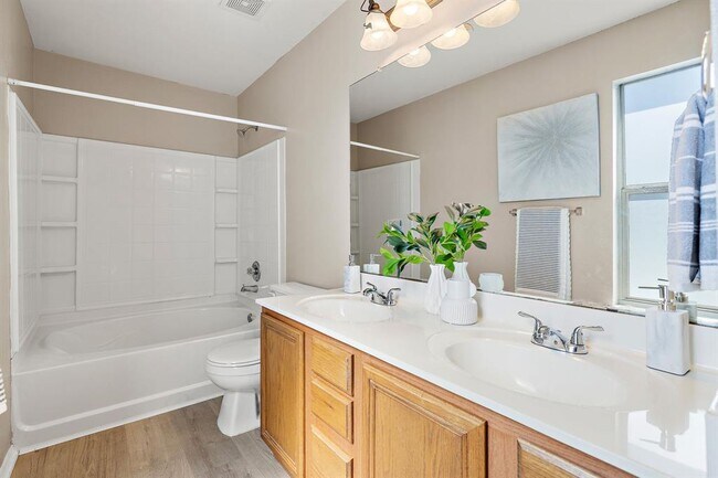 Building Photo - 5705 Viewpoint Dr