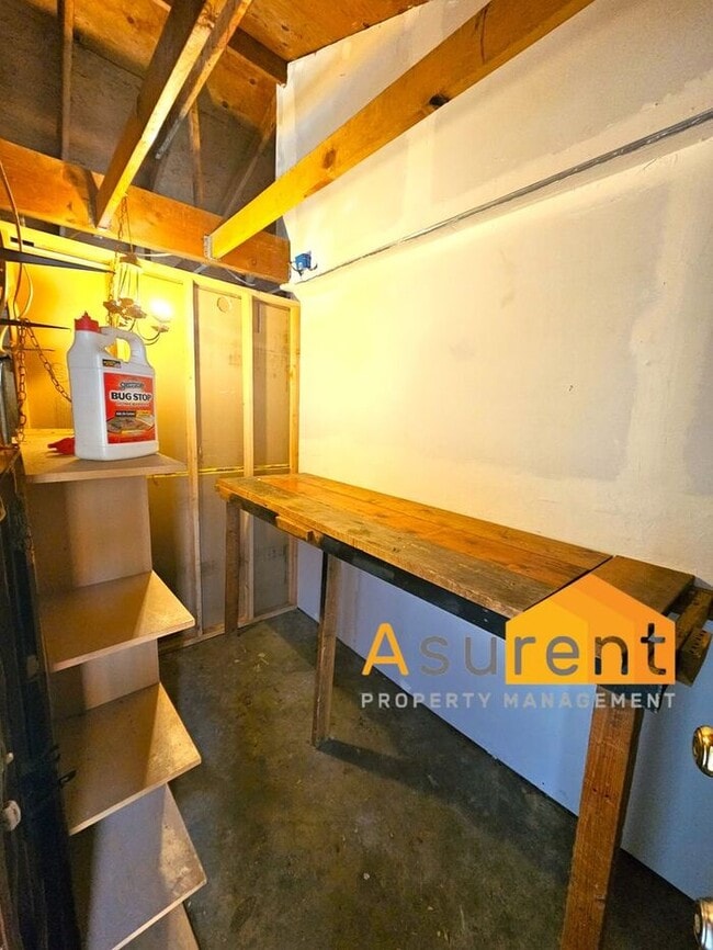 Building Photo - Great 1 Bed 1 Bath Available Soon!