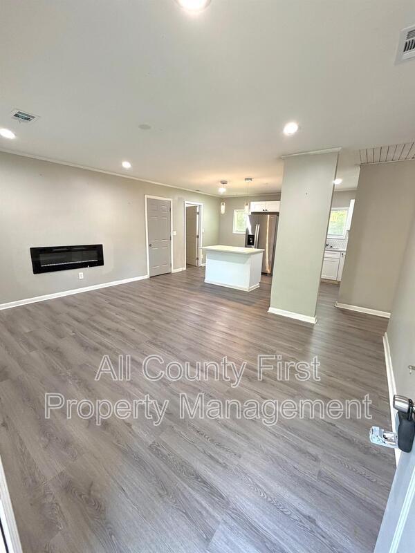 Building Photo - 2386 Cresta Dr