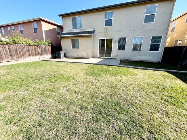 Building Photo - Merced: $2200 3 bed 2.5 bath two story hom...