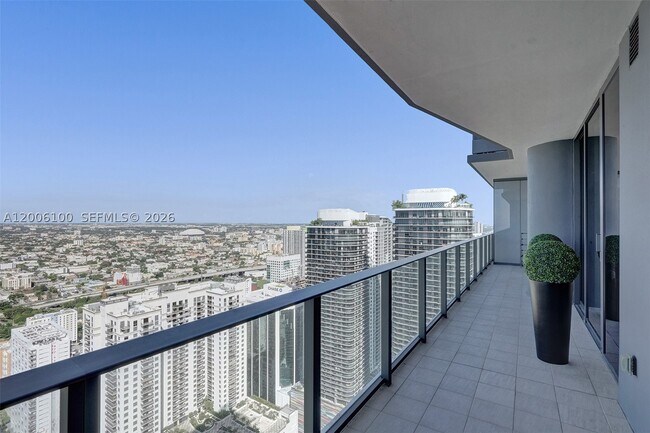 Building Photo - 1000 Brickell Plaza