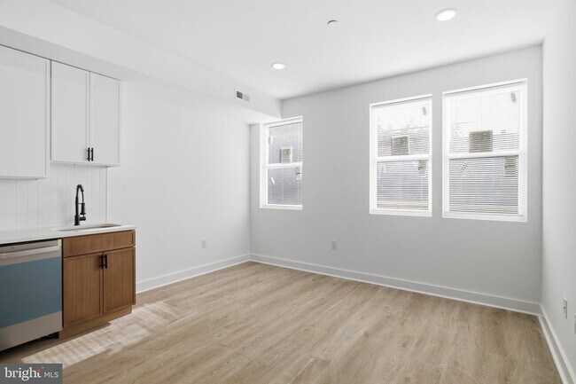 Building Photo - 2126 N Percy St