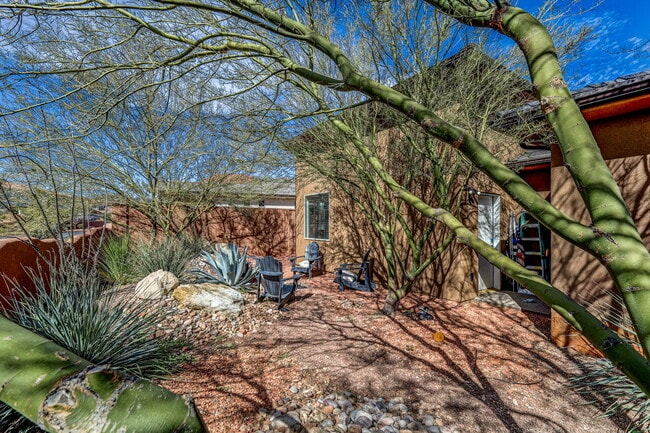 Building Photo - "Charming 3-Bedroom Retreat with 2 Baths and 2150 Sq. Ft. of Comfort in Santa Clara!"