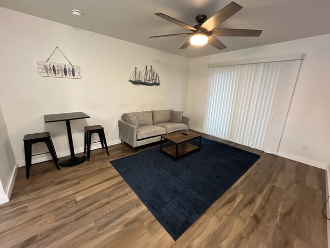 Building Photo - 4184 W 7th St