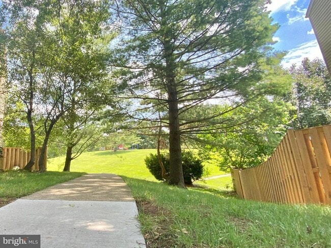 Building Photo - 7351 Crestleigh Cir