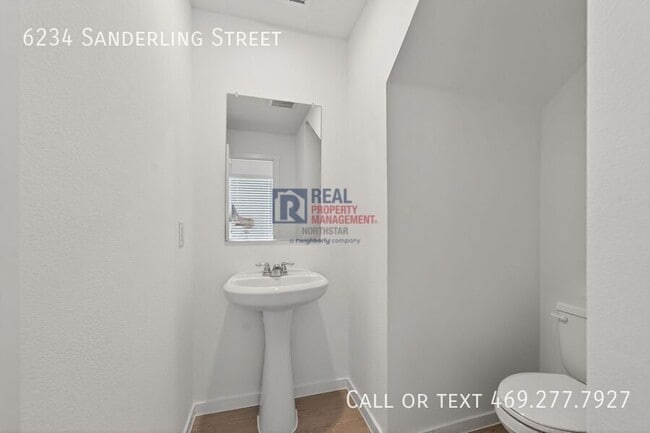 Building Photo - 6234 Sanderling St