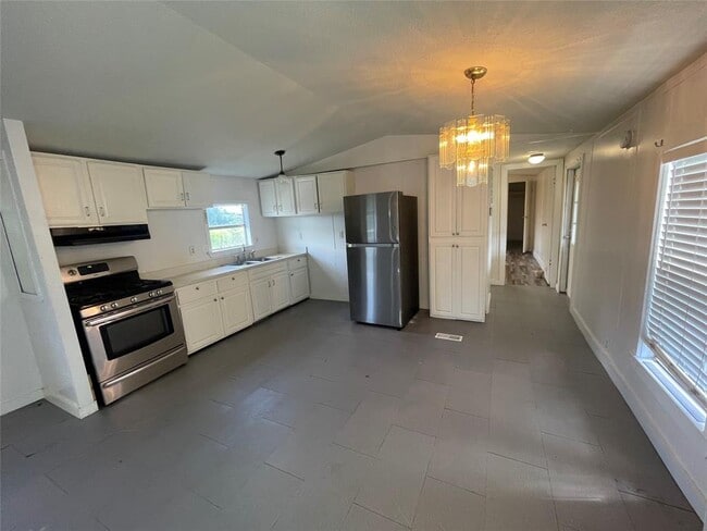 Building Photo - 747 Rd 5210