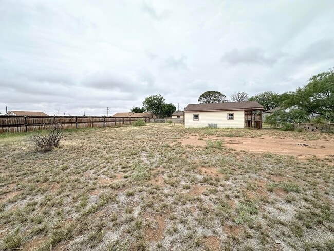 Building Photo - Studio House For Rent ASAP!