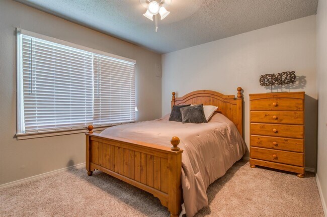 Building Photo - PRE-LEASING for AUGUST Move in - Recently Remodeled 4/2/1 near Texas Tech