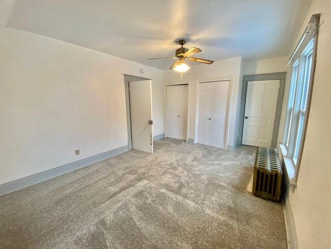 Building Photo - 4 Bedroom near Downtown Fargo!