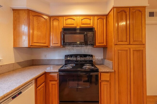 Building Photo - 713 San Francis Ave