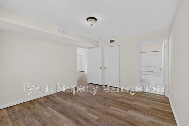 Building Photo - 328 Escena Pl SE