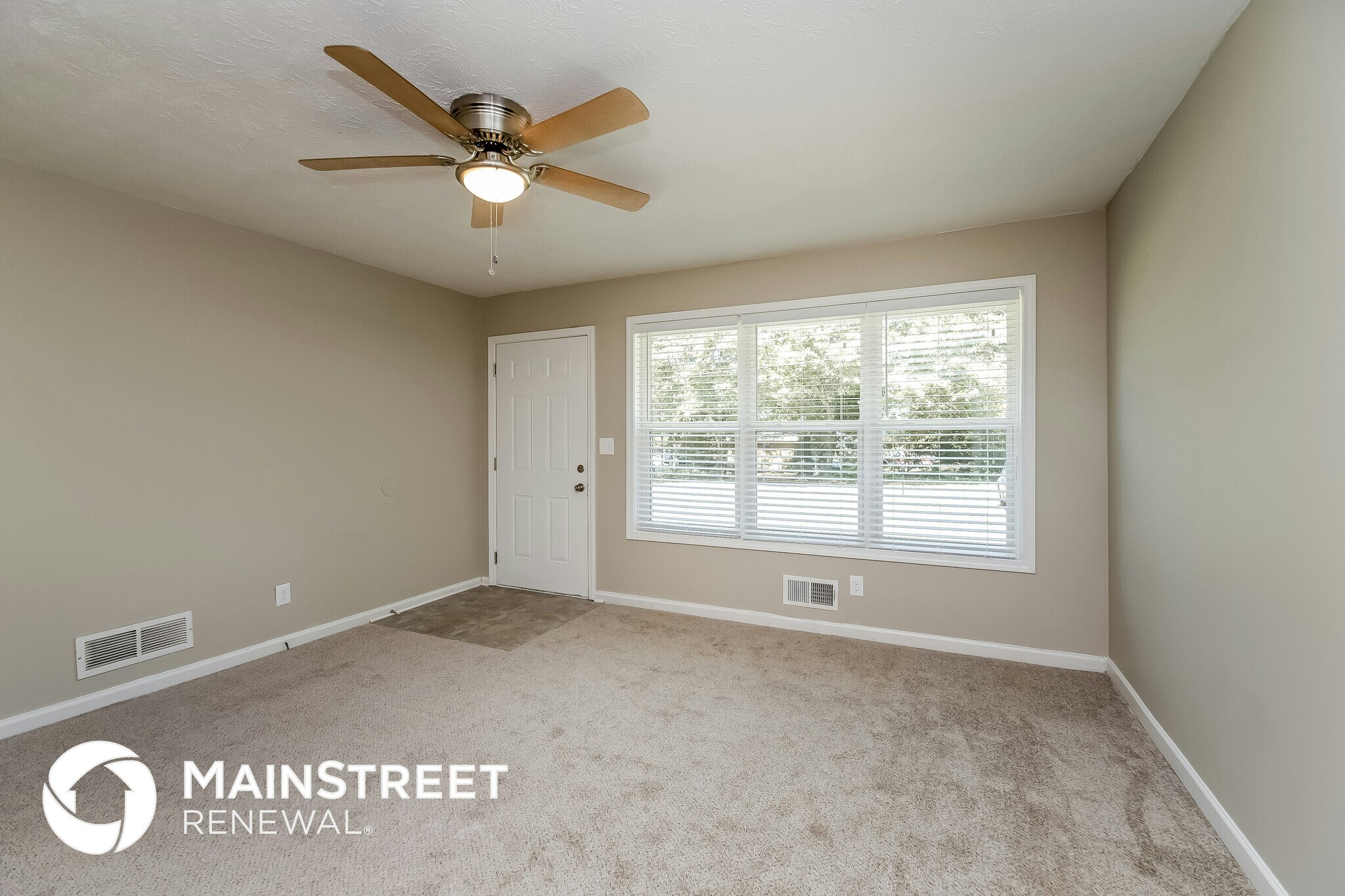 Building Photo - 204 Oxford Way