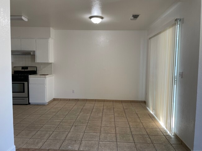 Building Photo - 819 K St