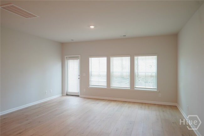 Building Photo - 111 Saltgrass Ln