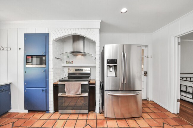 Building Photo - 5139 Beechnut St