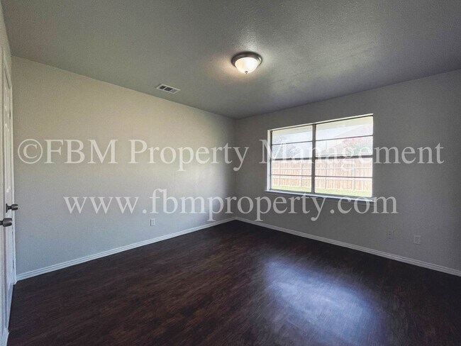Building Photo - 1603 S Hall St