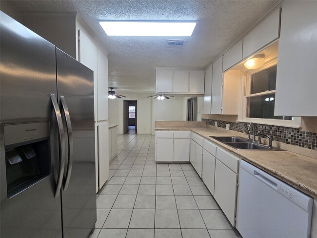 Building Photo - 6717 Fairway Dr