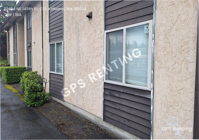Building Photo - Fully Renovated Ground-Floor Unit – No Steps!