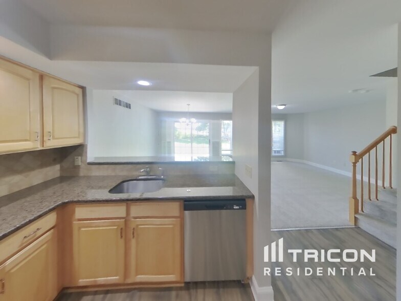 Building Photo - 466 Berkshire Dr