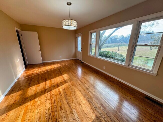 Building Photo - 11 Cooks Rd