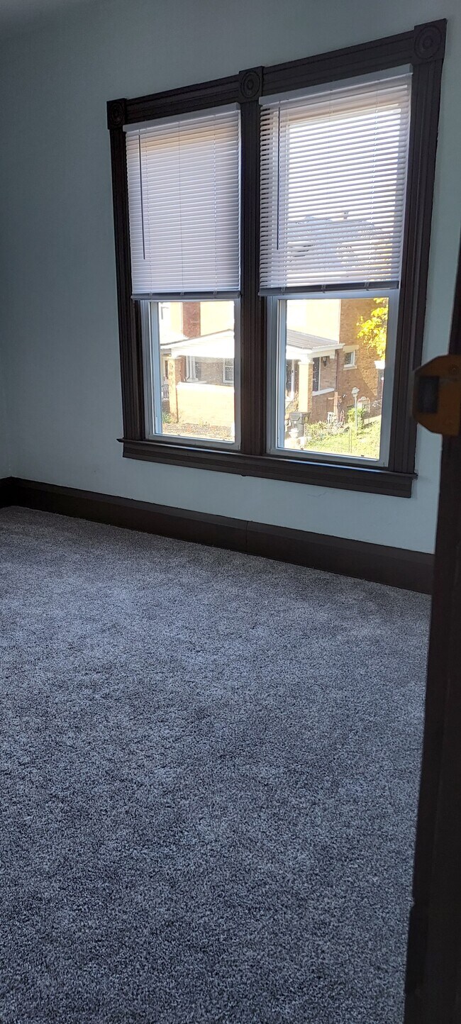 Building Photo - 518 4th St